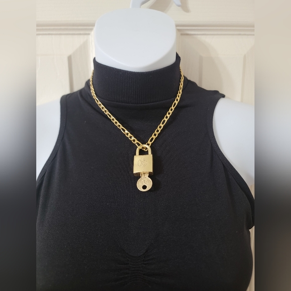 Louis Vuitton Accessories - Authentic Vintage Gold Louis Vuitton Key and Lock Necklace Set #226🔒🔑